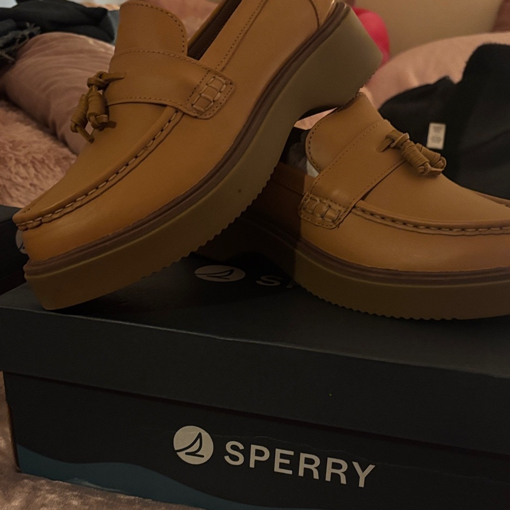 Sperry Black and Gray Logo Box